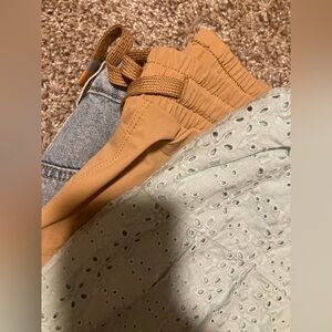 3 total 🟰 Le Lis BOTTOM BUNDLE + 1 Fabletics